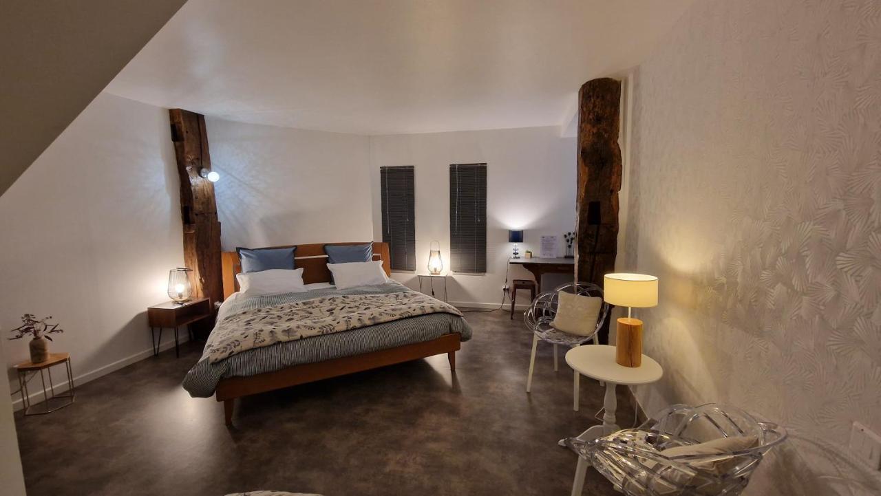 Domaine Le Puits Du Moulin Bed & Breakfast Comberjon Bagian luar foto