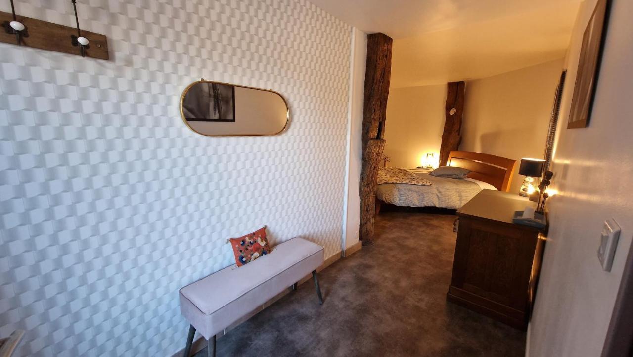 Domaine Le Puits Du Moulin Bed & Breakfast Comberjon Bagian luar foto