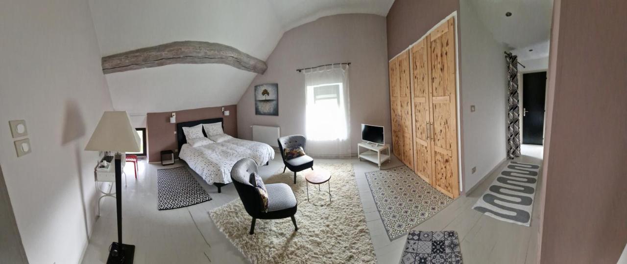 Domaine Le Puits Du Moulin Bed & Breakfast Comberjon Bagian luar foto