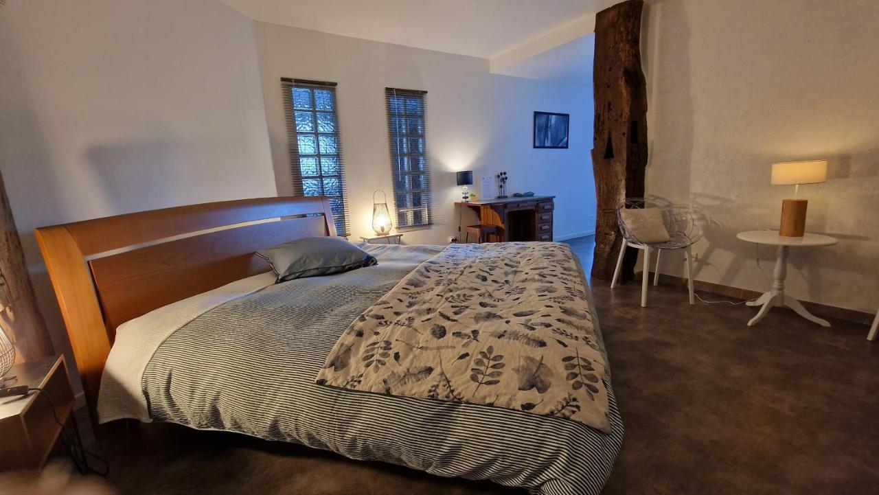 Domaine Le Puits Du Moulin Bed & Breakfast Comberjon Bagian luar foto
