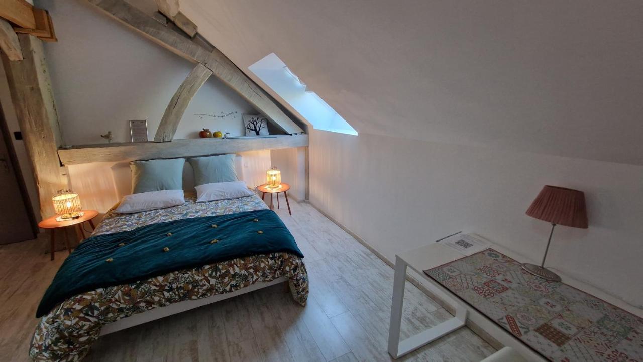 Domaine Le Puits Du Moulin Bed & Breakfast Comberjon Bagian luar foto