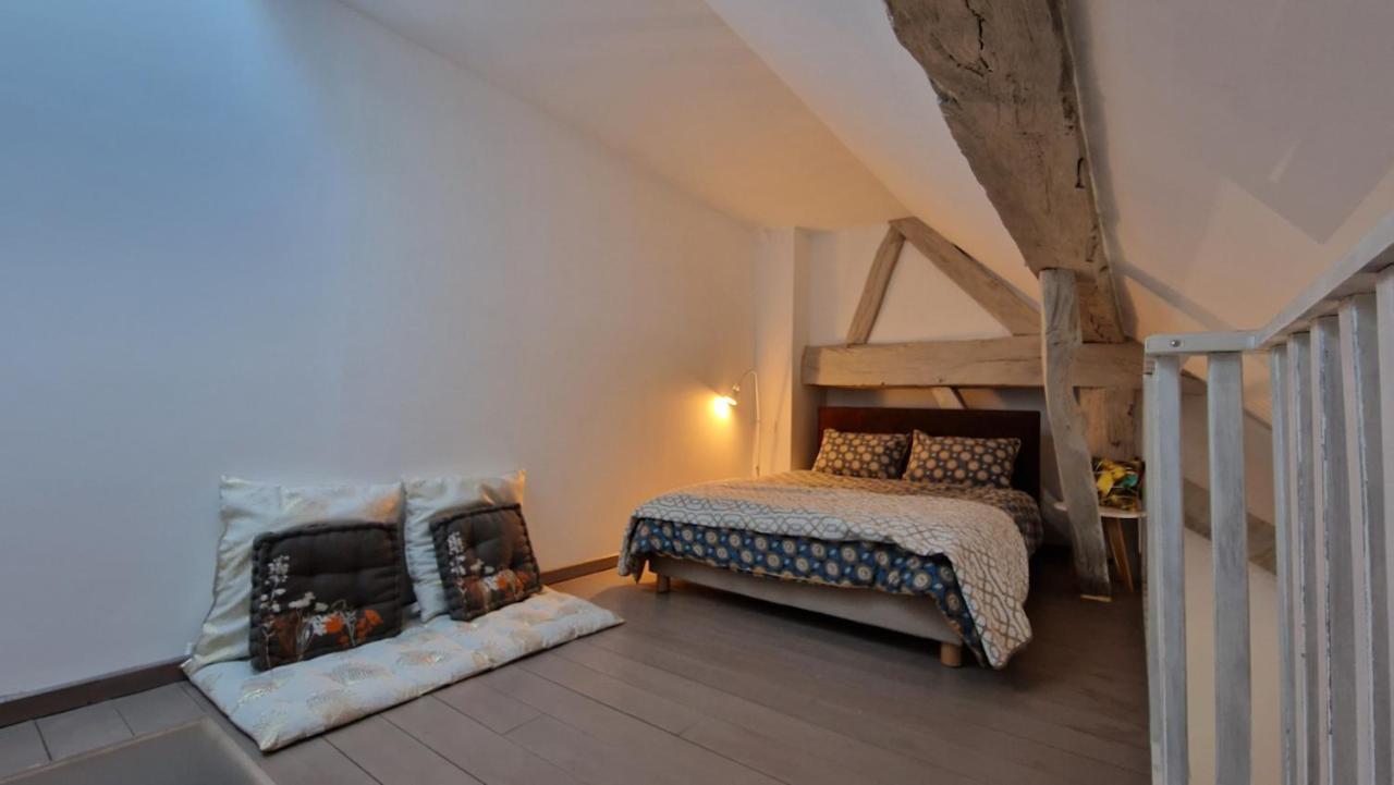 Domaine Le Puits Du Moulin Bed & Breakfast Comberjon Bagian luar foto