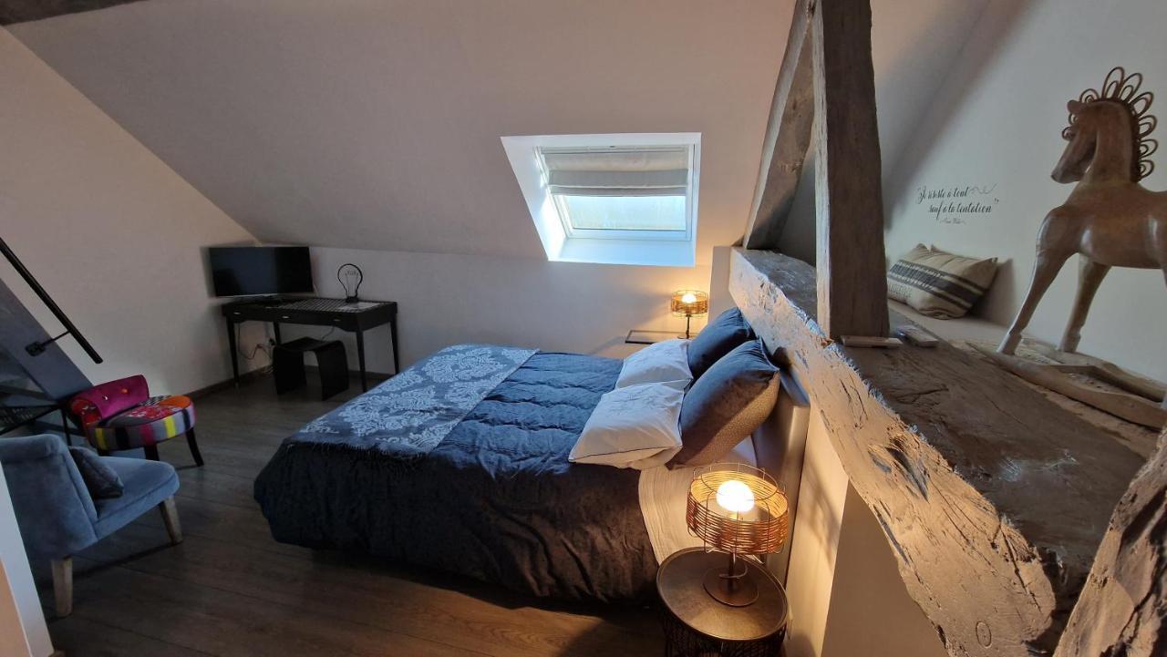 Domaine Le Puits Du Moulin Bed & Breakfast Comberjon Bagian luar foto