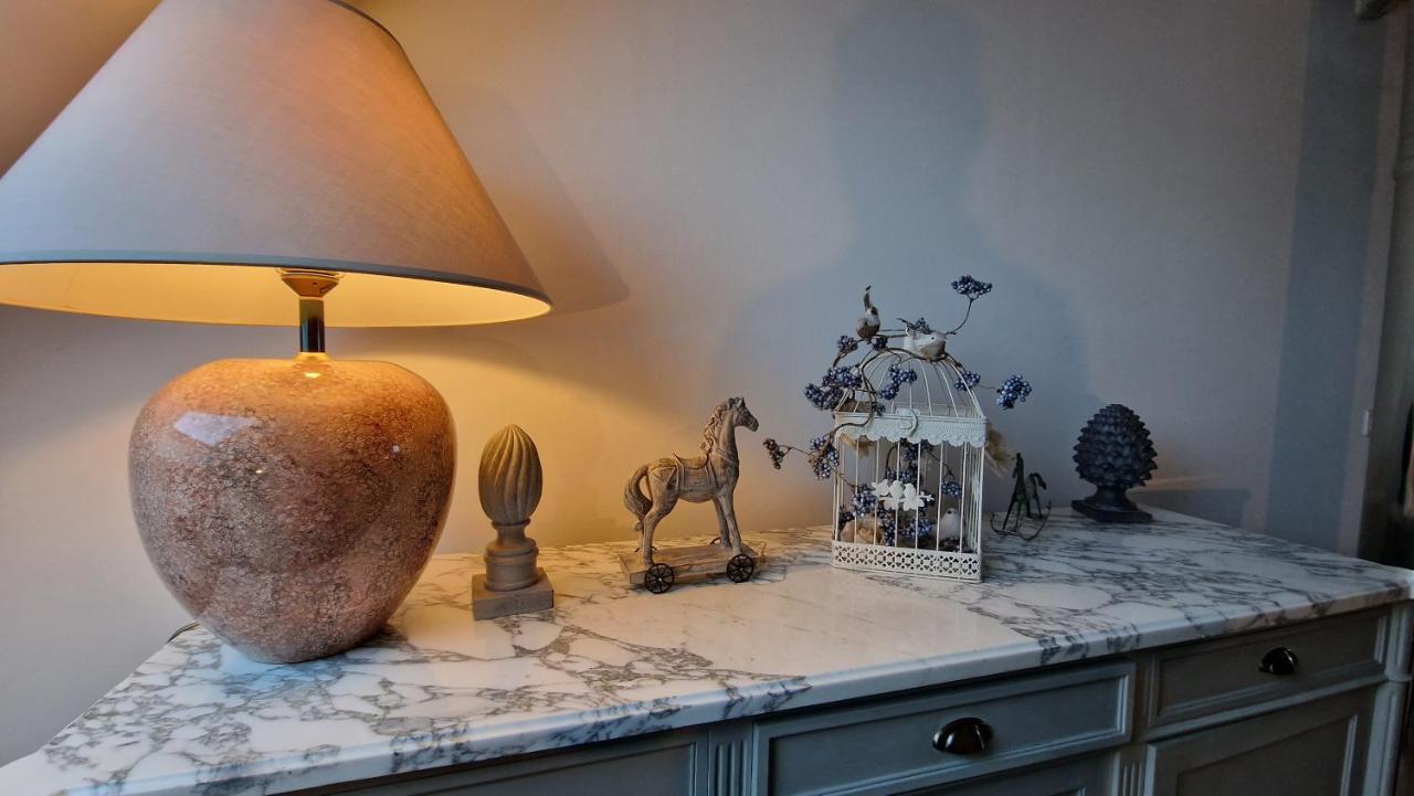 Domaine Le Puits Du Moulin Bed & Breakfast Comberjon Bagian luar foto