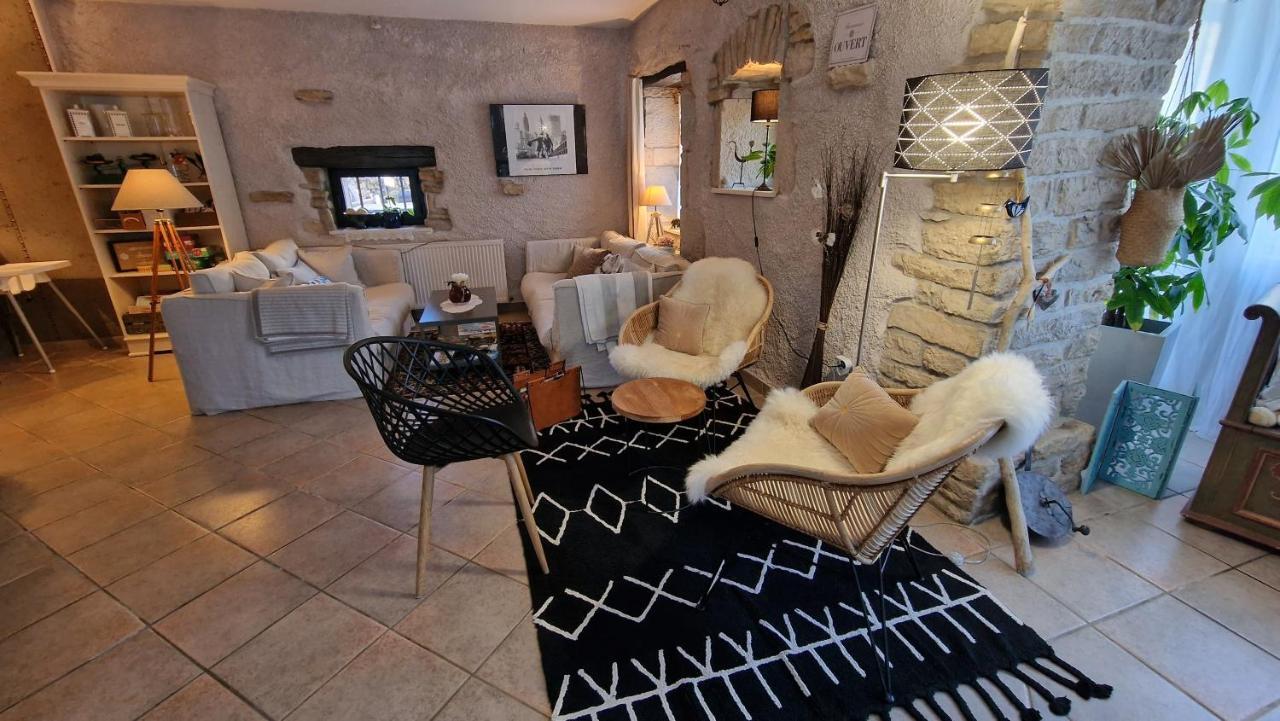 Domaine Le Puits Du Moulin Bed & Breakfast Comberjon Bagian luar foto