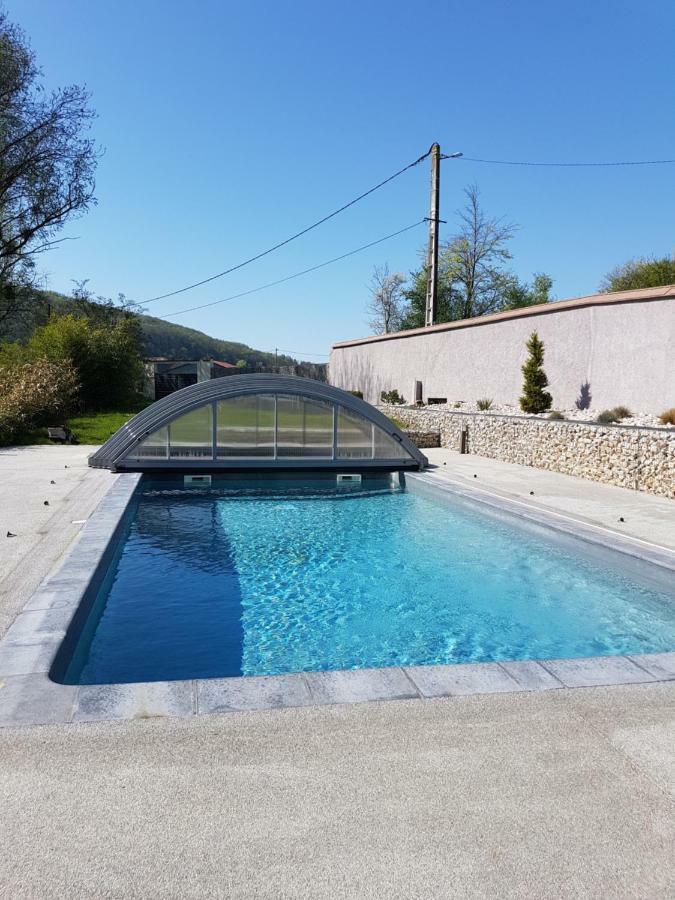 Domaine Le Puits Du Moulin Bed & Breakfast Comberjon Bagian luar foto